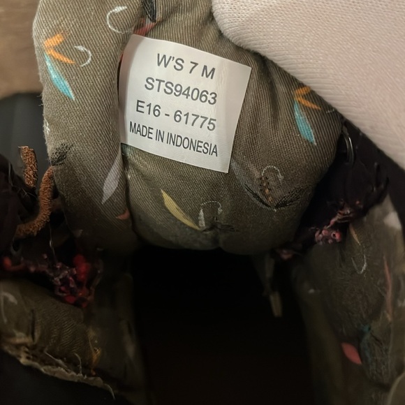 Women’s Black Sperry Boots - Picture 9 of 9